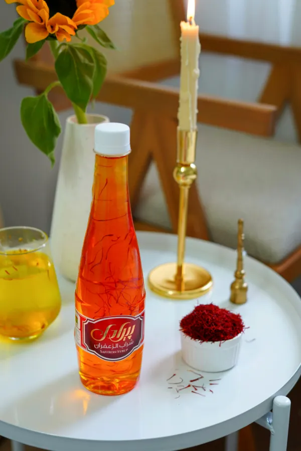 شربت لوکس زعفرانی(با پرهای معلق زعفران)