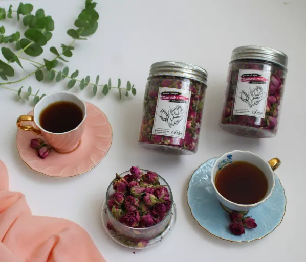 غنچه گل محمدی پیرادل